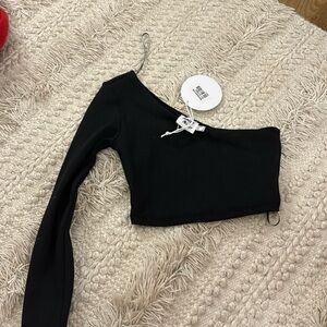 Cute princess Polly cropped one shoulder sleeve black top